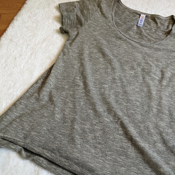 LuLaRoe Classic Tee Gray Heather/B&W SMALL - Picture 3 of 5